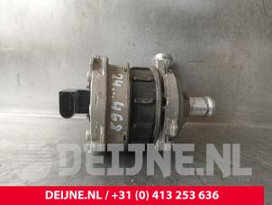 Porsche Taycan Extra waterpomp O241886 foto 2