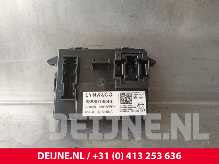 Lynk & Co 01 Central door locking module O241889