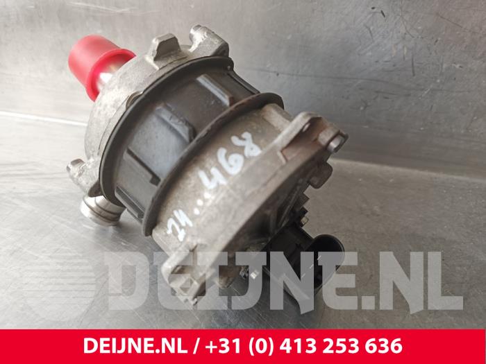Waterpomp van een Porsche Taycan Cross Turismo (Y1B) 4S Performance Battery Plus 2022