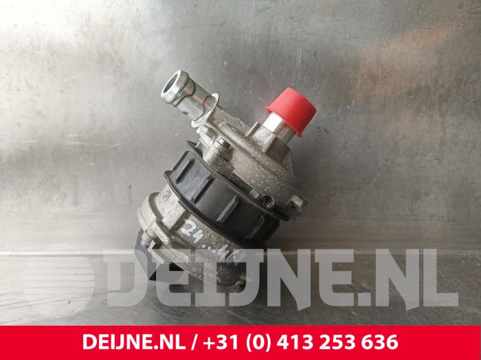 Waterpomp van een Porsche Taycan Cross Turismo (Y1B) 4S Performance Battery Plus 2022