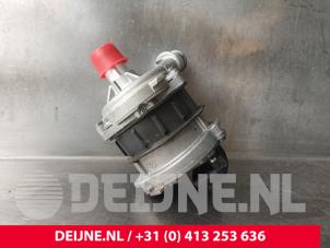 Porsche Taycan Waterpomp O241891 foto 2
