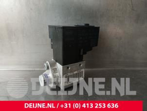 Gebruikte Kleppenblok hydraulisch Porsche Taycan Cross Turismo (Y1B) 4S Performance Battery Plus Prijs € 242,00 Inclusief btw aangeboden door van Deijne Onderdelen Uden B.V.