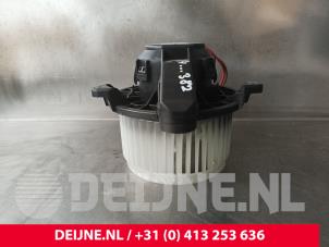 Lynk & Co 01 Heating and ventilation fan motor O241910 photo 3