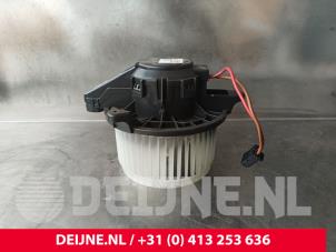 Lynk & Co 01 Heating and ventilation fan motor O241910 photo 2