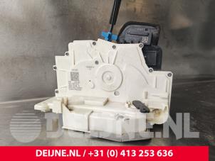 Porsche Taycan Deurslot Mechaniek 4Deurs links-voor O241916 foto 2
