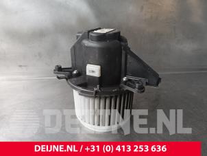 Peugeot Expert Heating and ventilation fan motor O241935 photo 2