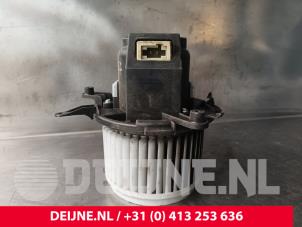 Peugeot Expert Heating and ventilation fan motor O241935 photo 3