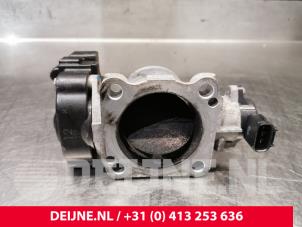 Toyota Hiace Throttle body O241972 photo 2