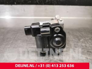 Toyota Hiace Throttle body O241972 photo 3