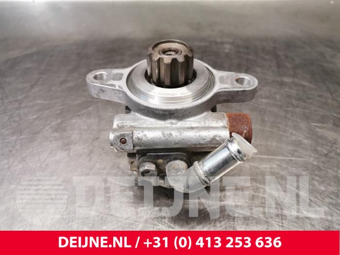 Gebruikte Pomp Servo Toyota HiAce II 2.5 D4-D 117 Kat. Prijs € 90,75 Inclusief btw aangeboden door van Deijne Onderdelen Uden B.V.