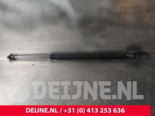 Volvo XC60 Gasdemper Motorkap links O242002 foto 2
