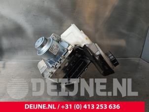 Gebruikte Rembol Volvo V60 II (ZW) 2.0 B3 16V Mild Hybrid Prijs € 395,00 Margeregeling aangeboden door van Deijne Onderdelen Uden B.V.