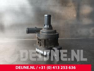 Gebruikte Waterpomp Volvo XC60 II (UZ) 2.0 B4 16V Mild Hybrid AWD Prijs € 100,00 Margeregeling aangeboden door van Deijne Onderdelen Uden B.V.