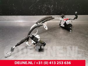 Gebruikte Warmtewisselaar Porsche Taycan Cross Turismo (Y1B) 4S Performance Battery Plus Prijs € 78,65 Inclusief btw aangeboden door van Deijne Onderdelen Uden B.V.