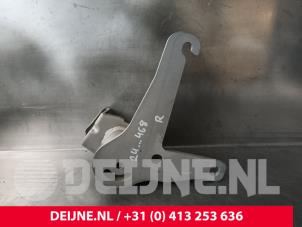 Porsche Taycan Steun (diversen) O242141 foto 3