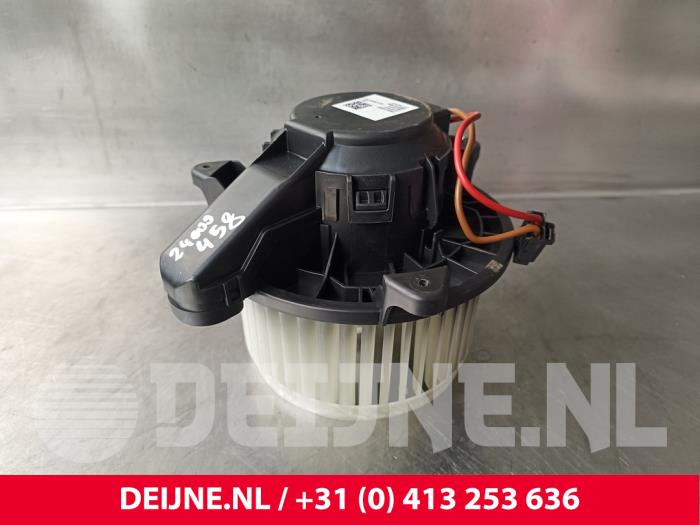 Lynk & Co 01 Heizung Belüftungsmotor O242198