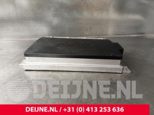 Porsche Taycan Radio versterker O242199 foto 3