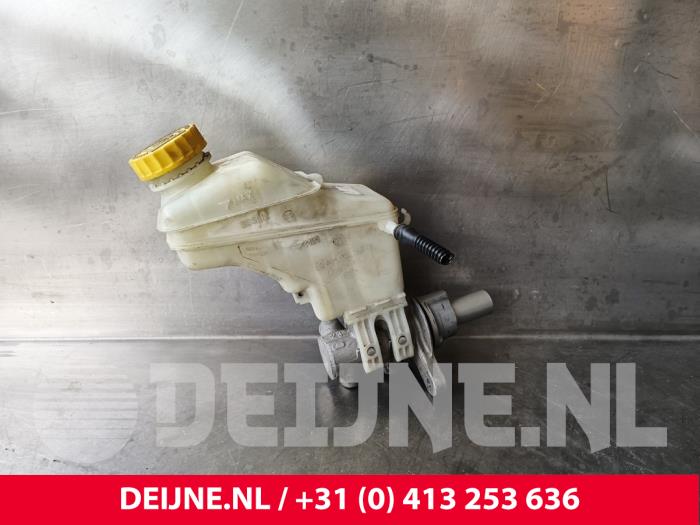 Gebruikte Hoofdremcilinder Fiat Doblo Cargo (263) 1.3 MJ 16V DPF Euro 5 Prijs € 36,30 Inclusief btw aangeboden door van Deijne Onderdelen Uden B.V.