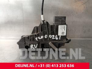 Volvo XC60 Front door lock mechanism 4-door, right O242235 photo 3