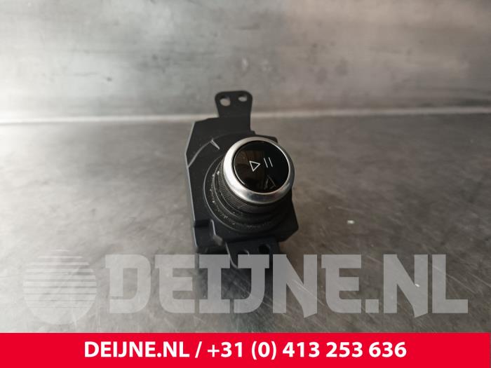 Lynk & Co 01 MMI schakelaar O242244