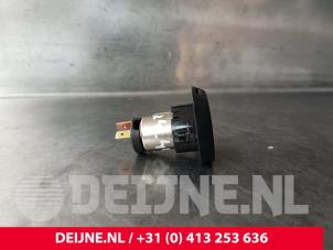 Lynk & Co 01 12 volt connection O242245 photo 2