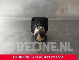 Lynk & Co 01 12 volt connection O242245 photo 3