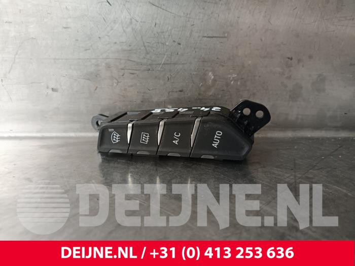 Lynk & Co 01 Heizung Bedienpaneel O242246