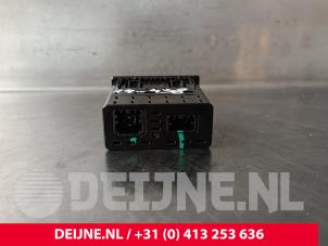 Lynk & Co 01 AUX/USB aansluiting O242247 foto 2