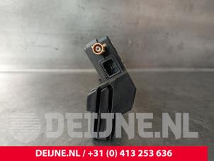 Lynk & Co 01 Antenna Amplifier O242251 photo 3