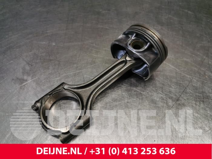 Gebruikte Zuiger Volvo XC60 II (UZ) 2.0 T5 16V Prijs € 125,00 Margeregeling aangeboden door van Deijne Onderdelen Uden B.V.