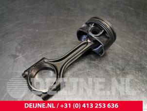 Gebruikte Zuiger Volvo XC60 II (UZ) 2.0 T5 16V Prijs € 125,00 Margeregeling aangeboden door van Deijne Onderdelen Uden B.V.