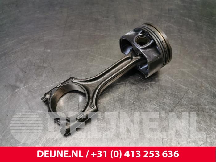 Gebruikte Zuiger Volvo XC60 II (UZ) 2.0 T5 16V Prijs € 125,00 Margeregeling aangeboden door van Deijne Onderdelen Uden B.V.