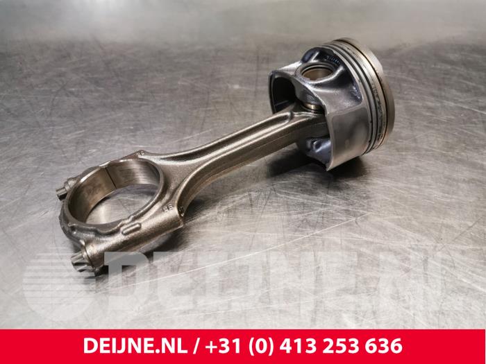 Gebruikte Zuiger Volvo XC60 II (UZ) 2.0 T5 16V Prijs € 125,00 Margeregeling aangeboden door van Deijne Onderdelen Uden B.V.