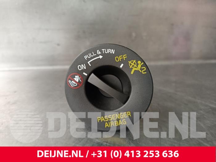 Lynk & Co 01 Airbag Schalter O242278