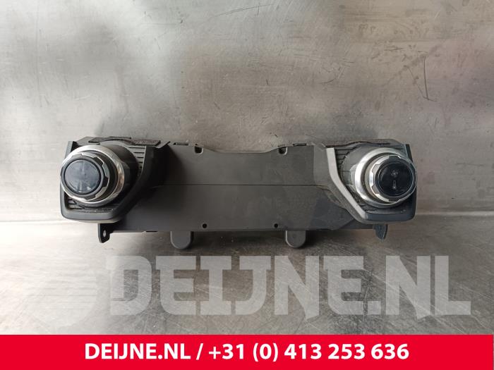 Lynk & Co 01 Heizung Bedienpaneel O242280