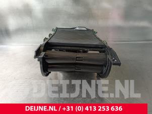 Lynk & Co 01 Getränkehalter O242286 foto 3