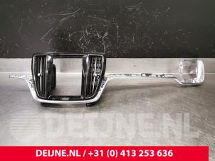 Gebruikte Dashboard deel Volvo V60 II (ZW) 2.0 T8 16V Recharge AWD Prijs € 70,00 Margeregeling aangeboden door van Deijne Onderdelen Uden B.V.