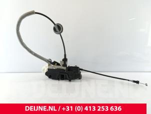 Volvo V40 Türschlossmechanik 4-türig rechts vorne O242400 foto 2