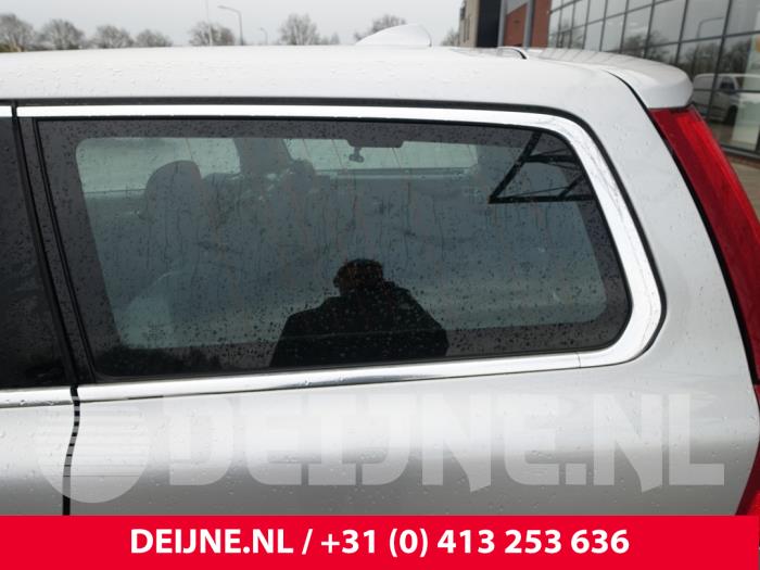 Volvo V70 Extra window 4-door, left O242504