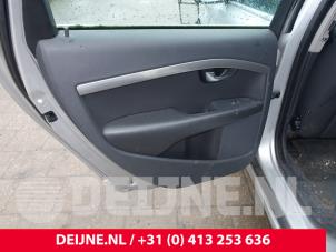 Volvo V70 Tür 4-türig links hinten O242515 foto 2