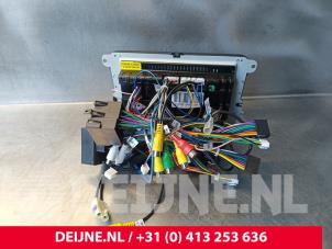 Volkswagen Caddy Display Multi Media regelunit O242649 foto 3