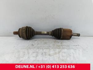 Gebruikte Aandrijfas links-voor Volvo V70 (SW) 2.4 D5 20V Prijs € 75,00 Margeregeling aangeboden door van Deijne Onderdelen Uden B.V.