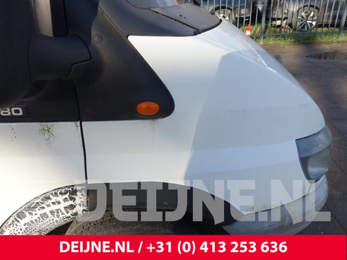Ford Transit Kotflügel rechts vorne O242951