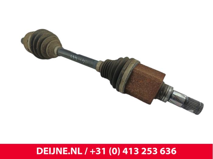 Gebruikte Aandrijfas links-voor Volvo V40 (MV) 2.0 D2 16V Prijs € 69,99 Margeregeling aangeboden door van Deijne Onderdelen Uden B.V.