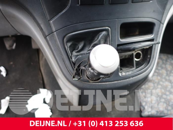 Gebruikte Versnellingspook Hyundai H-300 2.5 CRDi Prijs € 60,50 Inclusief btw aangeboden door van Deijne Onderdelen Uden B.V.