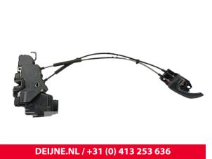Hyundai H300 Deurslot Mechaniek 2Deurs links O243524 foto 3