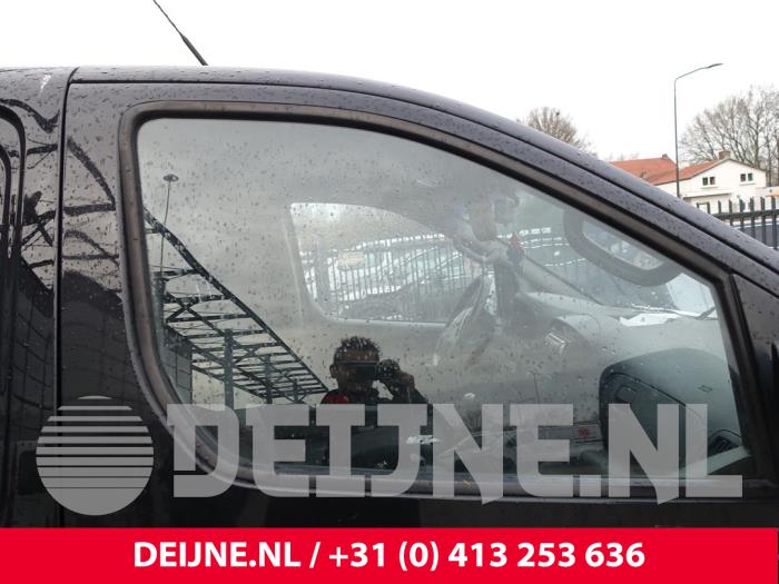 Hyundai H300 Door window 2-door, right O243526