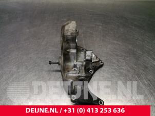 Gebruikte Dynamosteun onder Volvo V40 (MV) 2.0 D4 16V Prijs € 50,00 Margeregeling aangeboden door van Deijne Onderdelen Uden B.V.