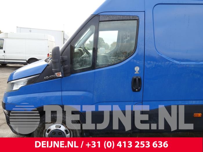 Iveco New Daily Tür 2-türig links O243628