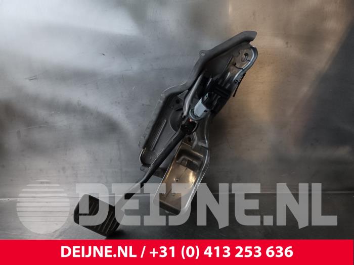 Lynk & Co 01 Rempedaal O243750